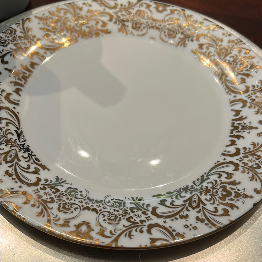 Set of FOUR Elegant Gold and White Dinner PlateS